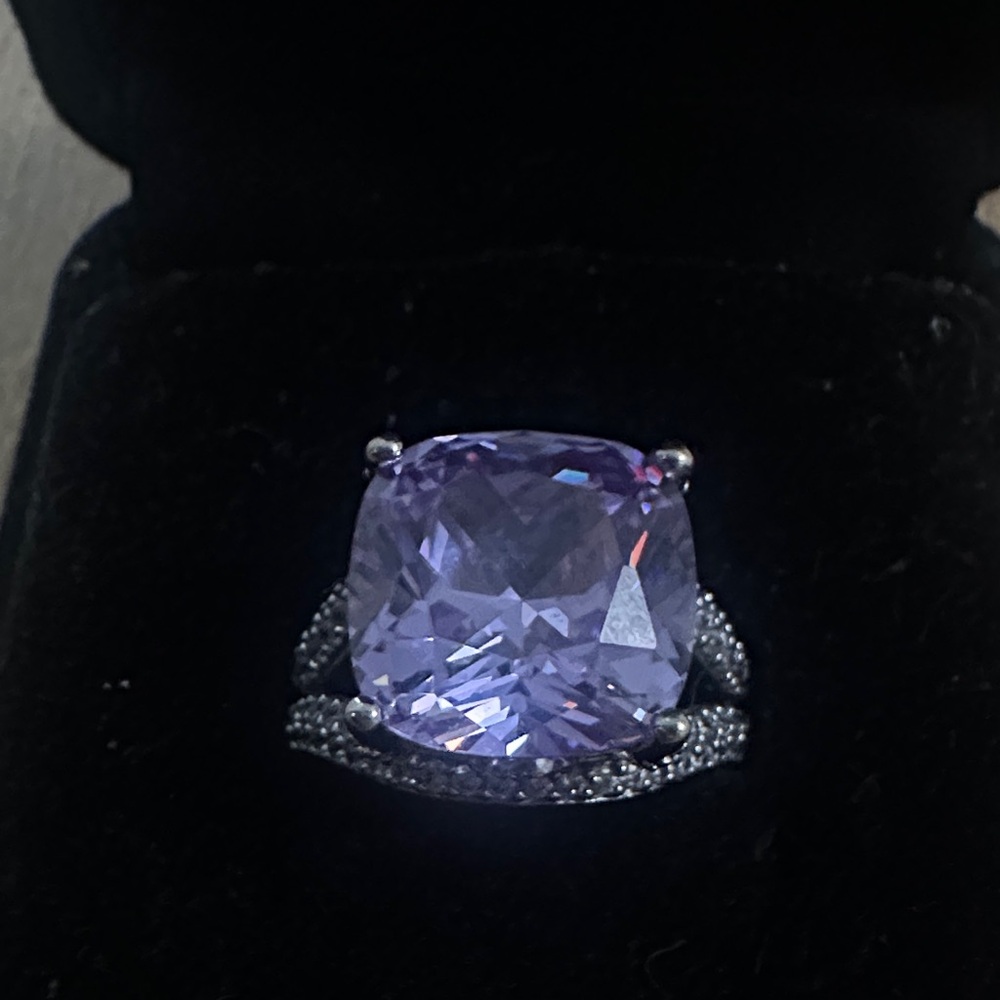 Elegant Silver and Purple Gemstone Ring - Picture 6 of 7
